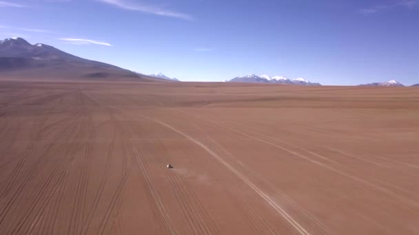 Drehende Drohne Schoss Auto Wüste Eduardo Avaroa Nationalpark Bolivien — Stockvideo