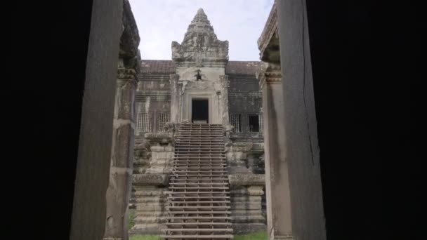 Dolly Push Angkor Wat Temple Stair Ruins Siem Reap Cambodge — Video