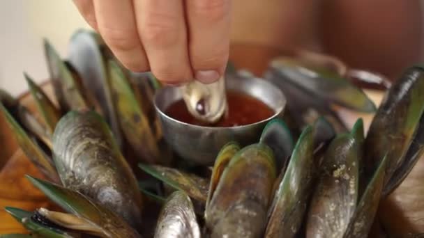 Young Male Eats Freshly Caught New Zealand Greenshell Mussel Dips — Stock Video