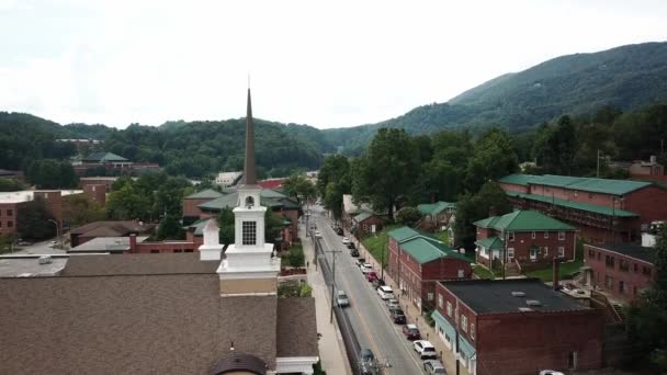 Luchtvlieg Door First Baptist Church Boone — Stockvideo