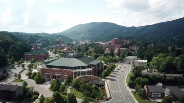 Aerial Pushing Appalachian State University Campus Boone North Carolina — стоковое видео