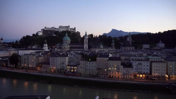 Salzburg Barock Skyline Skymningen Med Bergen Alperna Bakgrunden Sett Från — Stockvideo