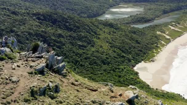 Morro Coroa Gipfel Umkreist Luftaufnahme Strand Von Lagoinha Leste Florianopolis — Stockvideo