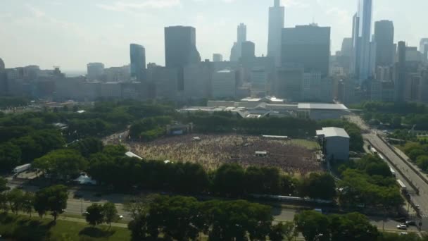 Letecký Tlak Směrem Davům Lollapalooza Chicagu Illinois Obchodní Využití — Stock video