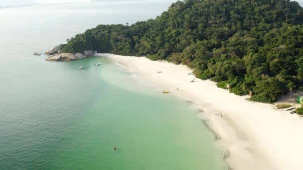 巴西圣卡塔里纳 坎佩切岛 弗洛里亚诺波利斯 一个有着碧绿清澈海水的天堂海滩的全景鸟瞰 — 图库视频影像