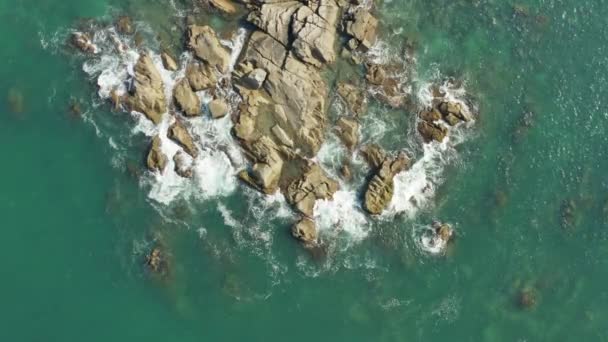 Aerial Top View Sea Waves Fantastic Rocky Coast Praia Armacao — Stock videók