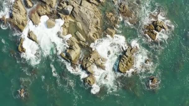Drone Top View Sea Waves Hit Rocky Coast Praia Armacao — Stock videók