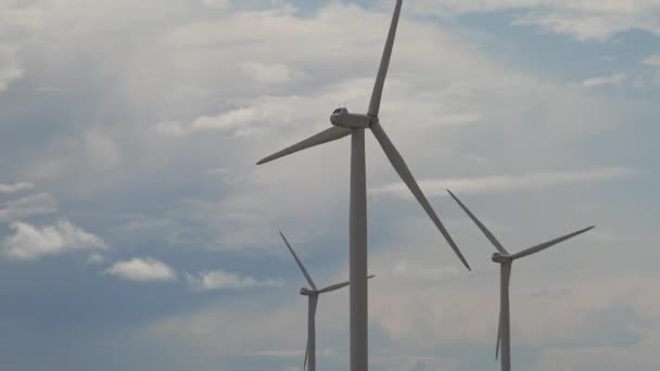 Turbin Angin Berputar Belakang Tampilan — Stok Video