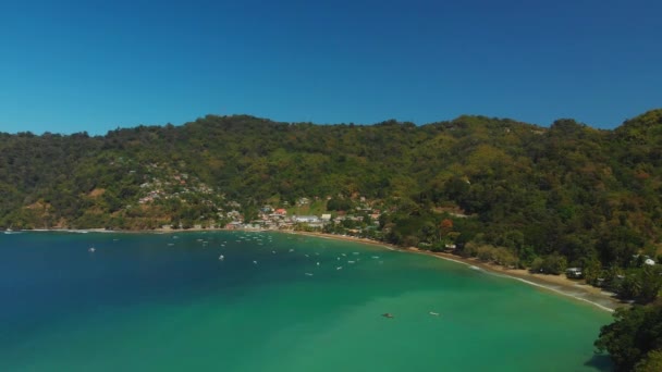 Man War Bay Met Vissersboten Voor Anker Het Vissersdorp Charlottevile — Stockvideo