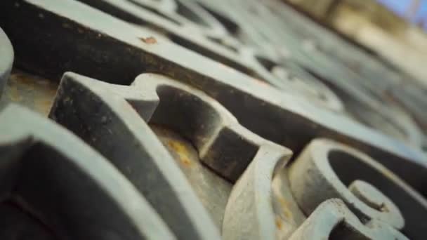 Porta Ferro Enferrujado Metal Ornamentado Porta Com Câmera Viagem — Vídeo de Stock