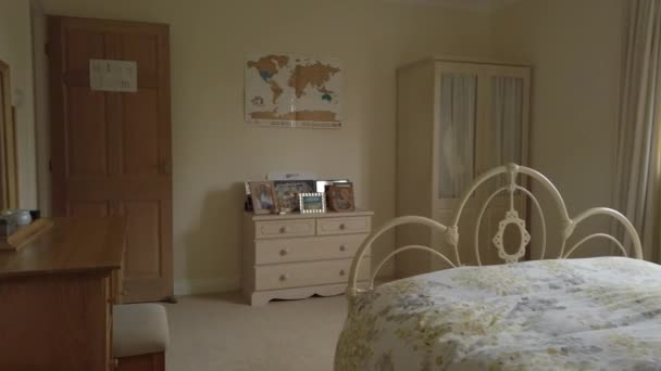 Kiri Kanan Pan Modern Looking Bedroom Rumah Desa — Stok Video