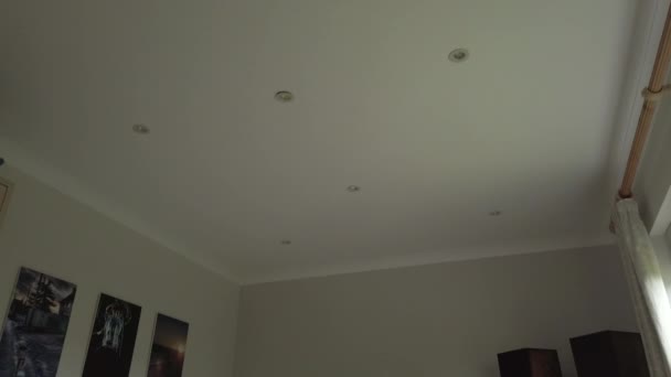 Downward Tilt Shot Modern Looking Bedroom Family Home Slow Motion — Αρχείο Βίντεο