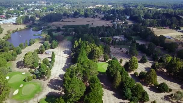 Luchtfoto Uitzicht Trentham Golfbaan Met Township Achtergrond Victoria Australië — Stockvideo