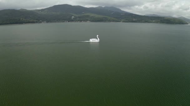 山中湖和富士山上空的无人机 — 图库视频影像