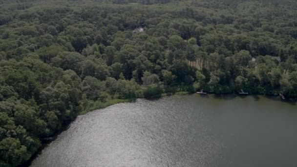 Flygande Överflygande Dammar Hus Och Träd Cape Cod — Stockvideo