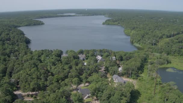 Flyover Cape Cod Domy Stawy Letni Dzień — Wideo stockowe