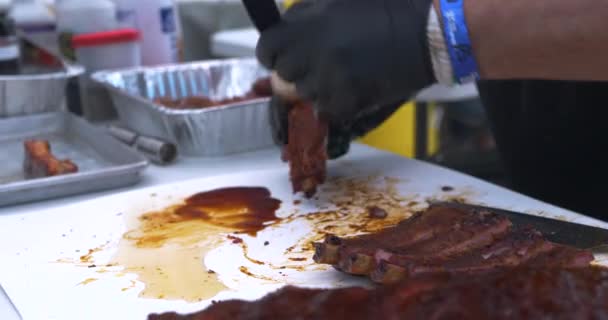 Bbq Ribs Being Sauced Plating — Stock Video