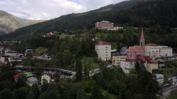 Γραφική Θέα Του Bad Gastein Φωλιασμένο Μια Κοιλάδα Στις Άλπεις — Αρχείο Βίντεο