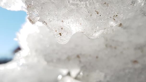Екстремальний Макрос Крупним Планом Танення Льоду Затоплення Води Навесні Швидкістю — стокове відео