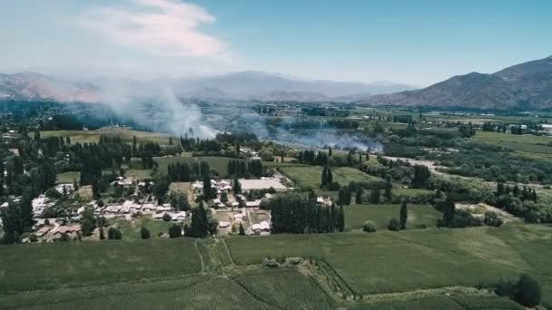Vliegen Een Brandende Boerderij Chili — Stockvideo