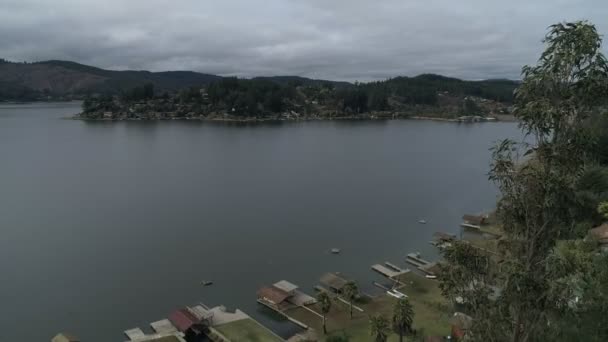 Drónfelvételek Vichuquen Lake Chiléről — Stock videók