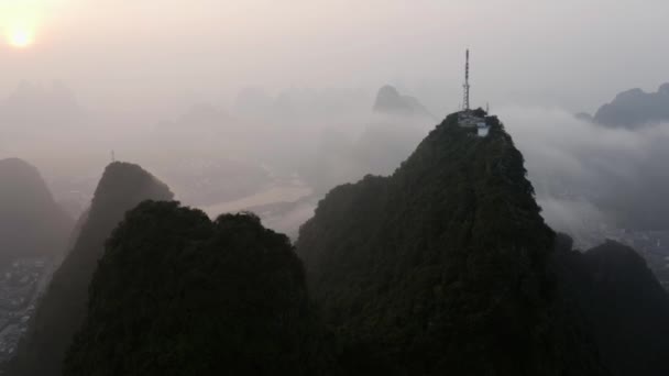 Lever Soleil Dessus Des Montagnes Brumeuses Yangshuo Chine Drone — Video