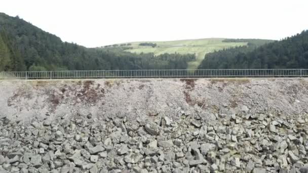 Reservatório Altenwerder Nos Vosges Drone Está Subindo Longo Das Pedras — Vídeo de Stock