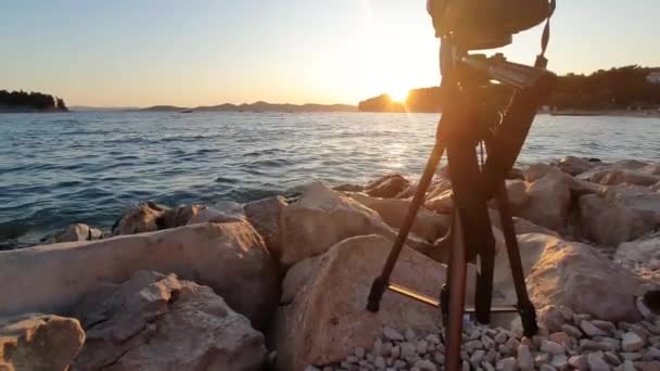 Створення Часових Проміжків Професійною Камерою Сході Сонця Зйомки Пейзажів Човнами — стокове відео