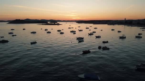 Yelkenliler Yatlar Kenetlendi Güzel Altın Renkler Verildi Yat Limanında Tekneli — Stok video