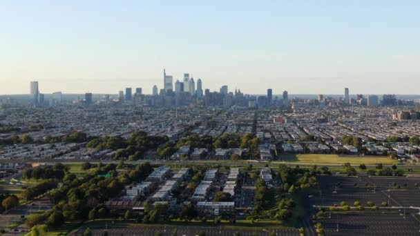 Letecký Kamionový Záběr Philadelphia Panorama Urbanscape Dálce Obzoru Sousedy Téma — Stock video