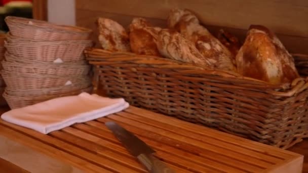 Varias Tomas Pequeño Restaurante Que Incluyen Mesas Luces Buffet Todo — Vídeo de stock