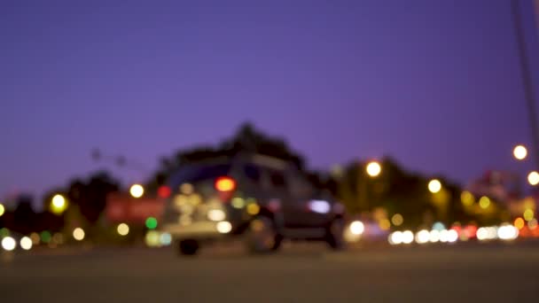 Antica Piazza Della Città Notte Con Auto Che Passano Motociclette — Video Stock