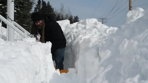 Man Removing Snow Walkway — Stock Video