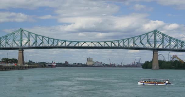 Een Brede Opname Van Jaques Cartier Bridge Montreal Quebec Rivier — Stockvideo