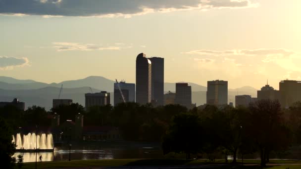 Denver Silueti Şehir Parkından Görüldüğü Gibi Ağır Çekim — Stok video