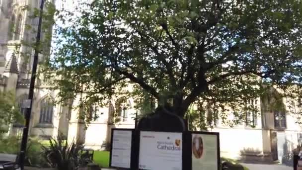 Venkovní Pohled Manchester Katedrála Která Nachází Samém Srdci Centra Manchesteru — Stock video