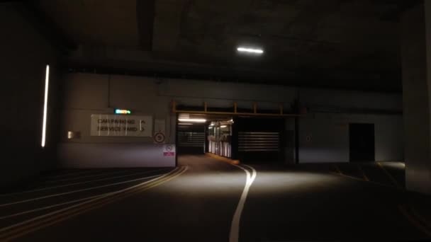 Pov Samochodu Jadącego Podziemny Parking — Wideo stockowe