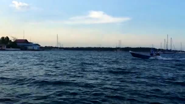 ボカス カリブ海の日没ボートに乗るパナマ日没1 — ストック動画