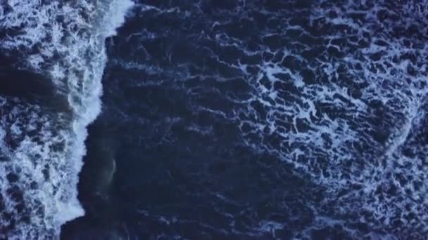 Lotu Ptaka Widok Morze Przepływające Fale Pływacy — Wideo stockowe