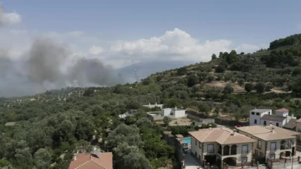 Hélicoptère Luttant Contre Les Incendies Forêt Dans Village Espagnol Personne — Video