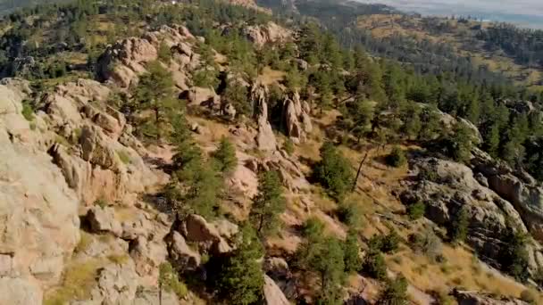 Dron Záběr Hornatého Terénu Turisté Město Krajiny Dálce Snímky Také — Stock video