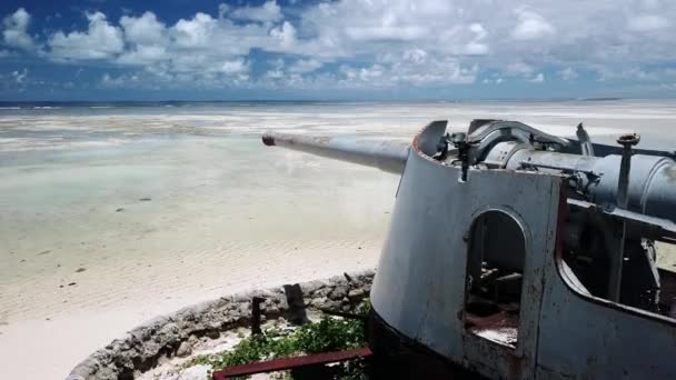 Überflug Der Japanischen Küstenartillerie Kanone Aus Der Luft Auf Tarawa — Stockvideo