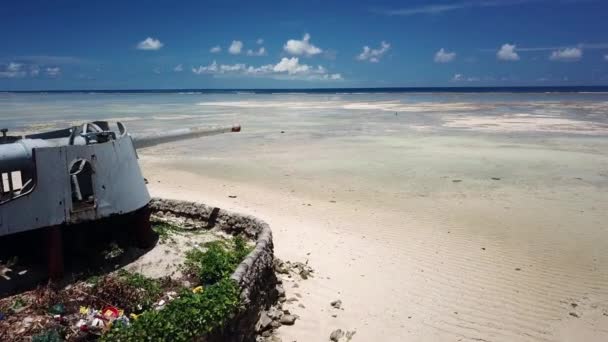 Flyover Aéreo Arma Artilharia Costeira Ww2 Perto Tarawa Kiribati — Vídeo de Stock