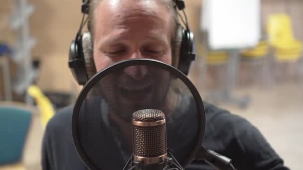 Condensator Microfoon Pop Filter Met Zanger Hoge Hoek Extreme Close — Stockvideo