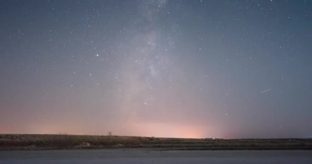 Статичний Знімок Чумацького Шляху Піднімається Нічному Небі Земля Рухається Молочний — стокове відео