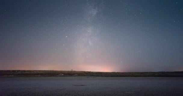 Statický Záběr Mléčné Dráhy Stoupající Noční Obloze Země Hýbe Mléčná — Stock video