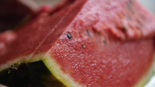 Schneiden Einer Frischen Wassermelone 180 Fps Zeitlupe Mit Einem Scharfen — Stockvideo