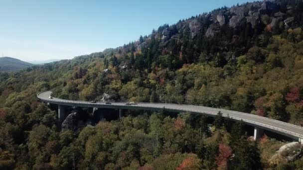 Aerial Pullout Fall Linn Cove Viaduct Grandfather Mountain — Stockvideo