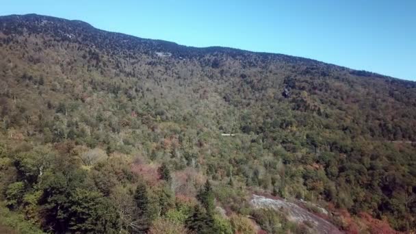 Flygfoto Blue Ridge Parkway Hösten Från Grandfather Mountain — Stockvideo