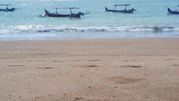 コモド島 インドネシア ピンク砂のビーチ ボート スローモーション — ストック動画